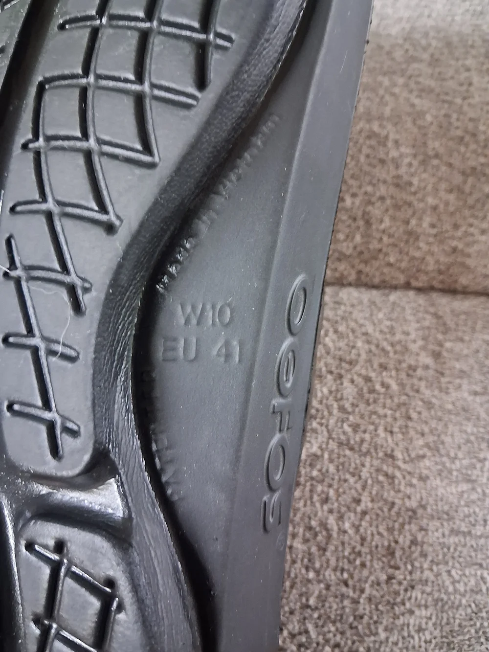 OOFOS Black Recovery Thong Sandals - Picture 5 of 5